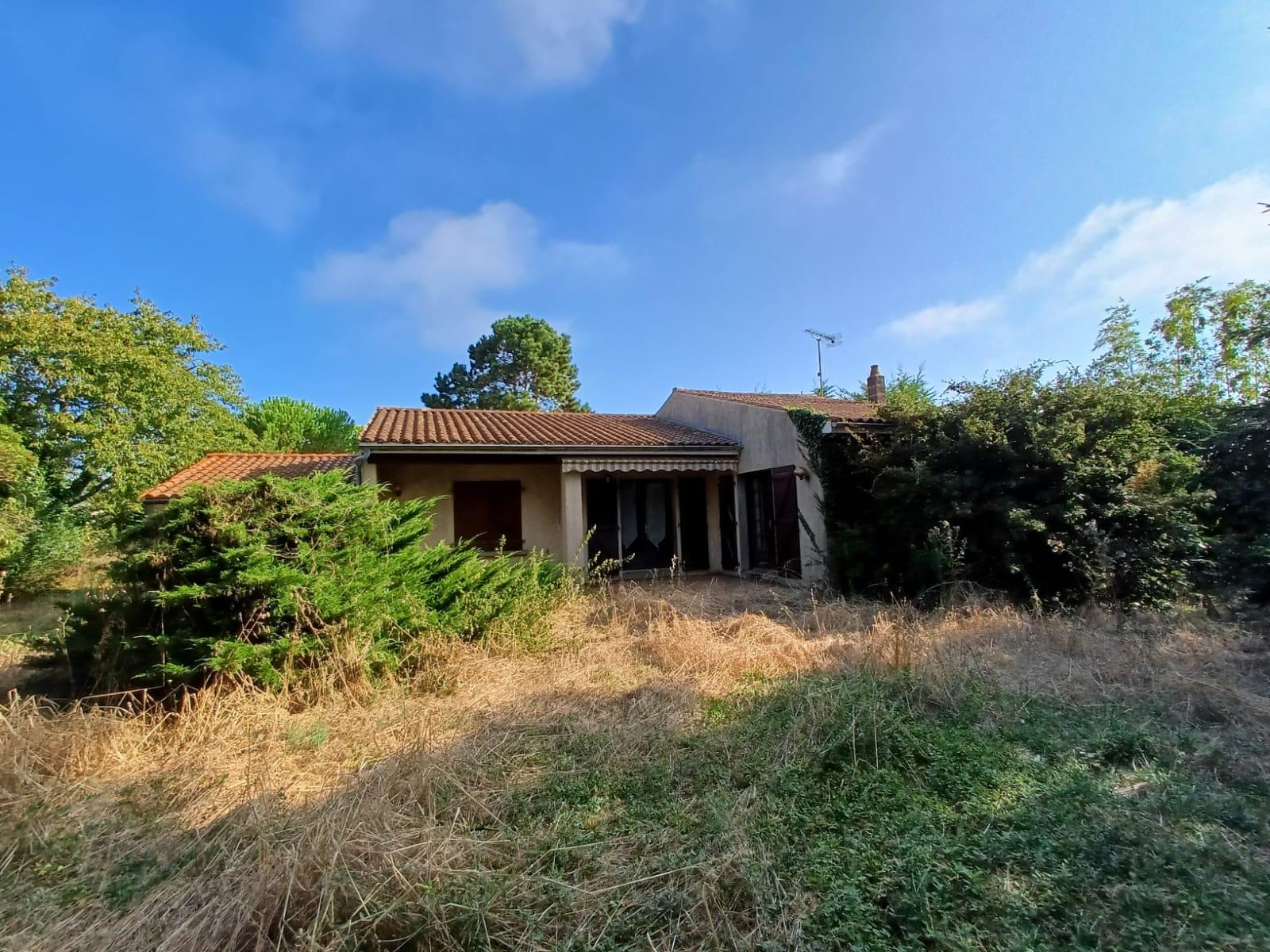 MAISON  ANCIENNE SUR TERRAIN DE 2 000 m² à PUILBOREAU (5 minutes de LA ROCHELLE)