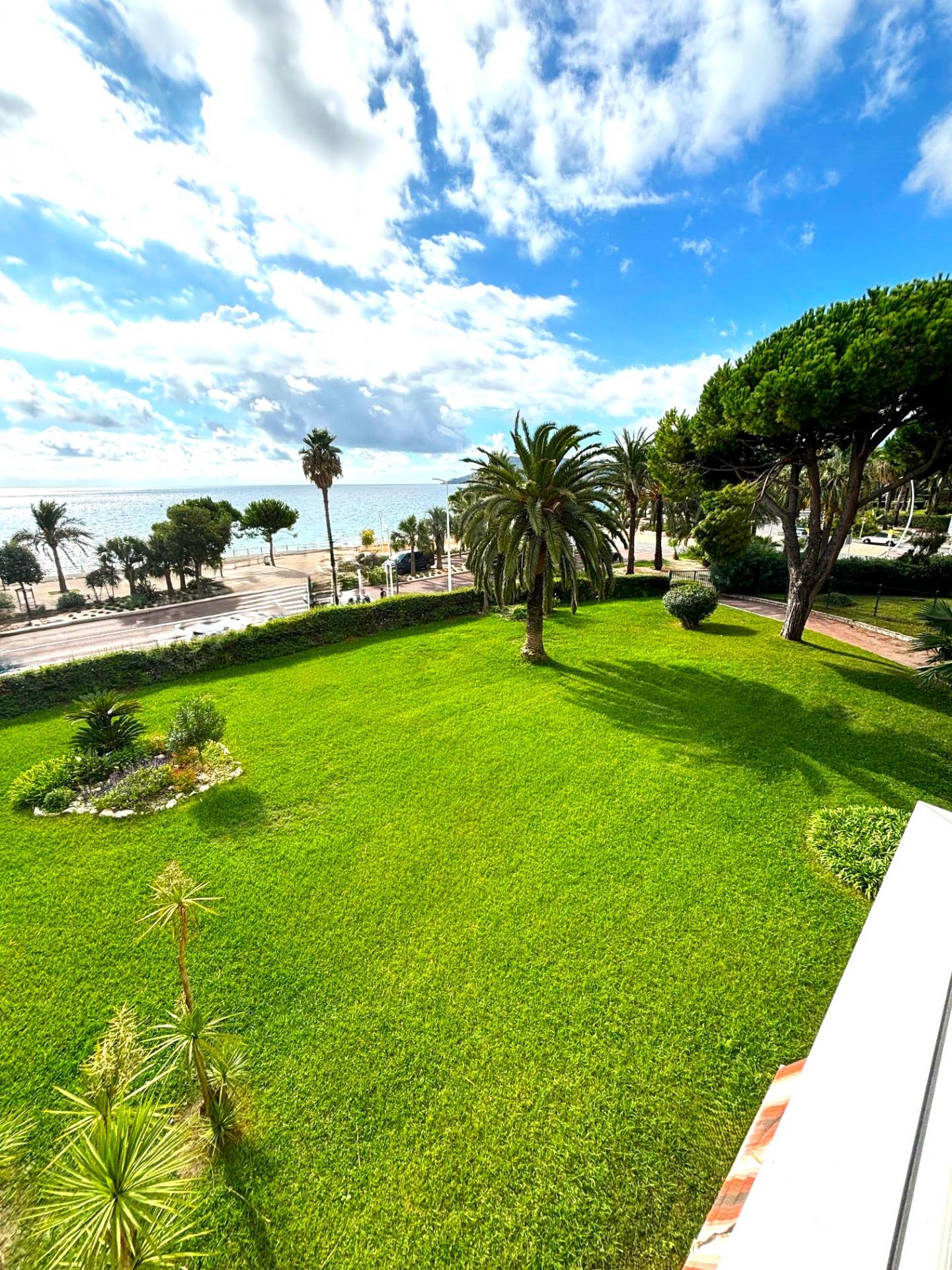 APPARTEMENT PIEDS DANS L'EAU CANNES 