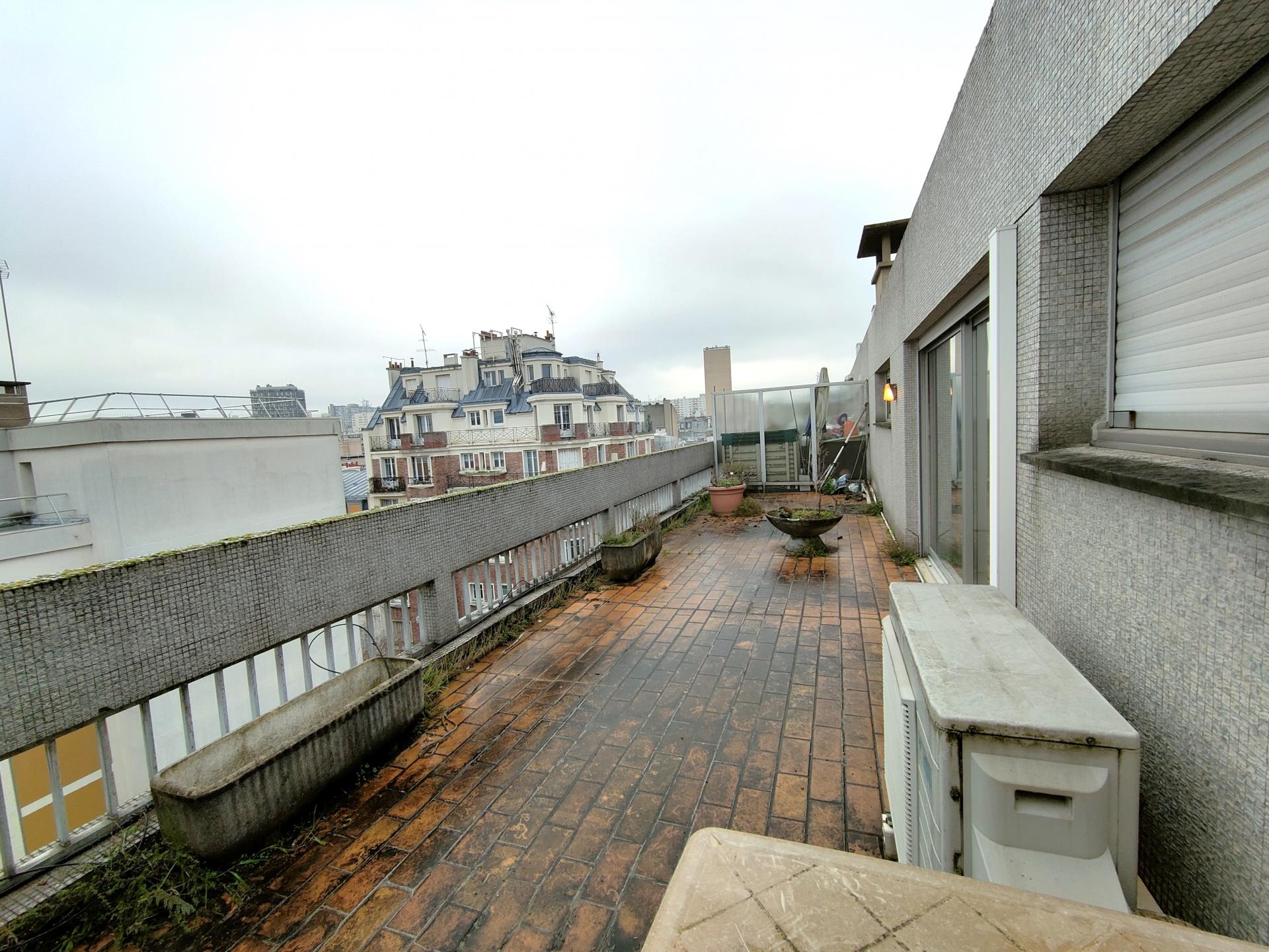 Dernier étage - ascenseur - terrasse 32m2