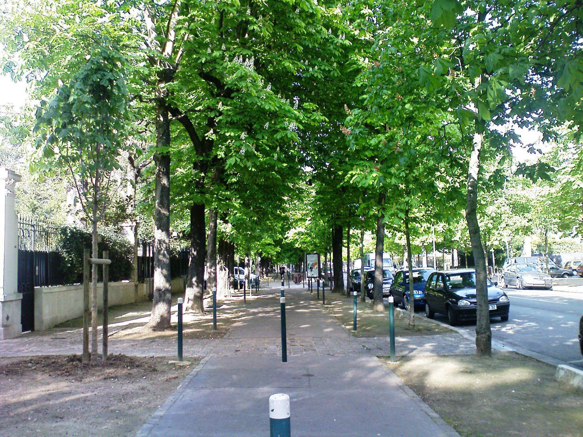 NEUILLY SUR SEINE - BD VICTOR HUGO / HÔPITAL AMÉRICAIN - APPARTEMENT 4 PIÈCES - 2-3 CHAMBRES - BALCON - PARKING - VERDURE